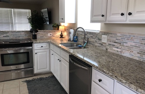 Central City House | COZY, COMFY, CUTIE! Book NOW for Fall! 2BD, 1.5 Bath, Free WIFI