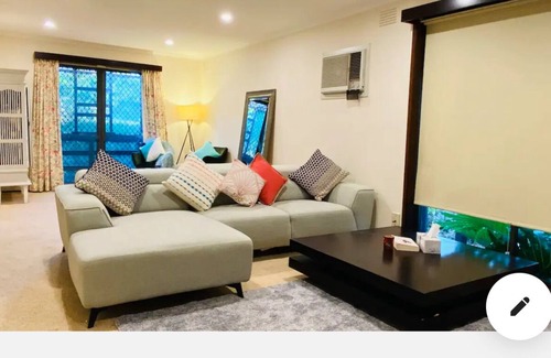 Mill Park House | Cozy comfy green house