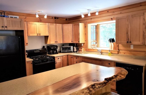 The Blue Mountains Cabin | Cozy Confederation Log Home. Georgian Bay Living! Close to everything!