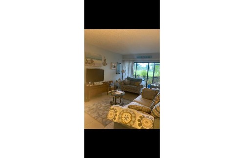 East Naples Condo | Cozy condo, 4 miles to the beach and only 3 miles to downtown 5th Avenue!