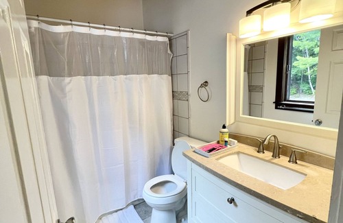 Bennington Condo | COZY CONDO ACROSS THE STREET FROM CROTCHED MOUTIAN SKI&RIDE