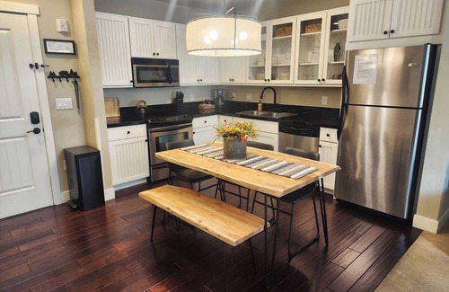 Silvercreek Condo | 🚴Cozy condo at Granby Ranch! Ski in/out, 30 seconds to lift, coffee, & après!⛷️