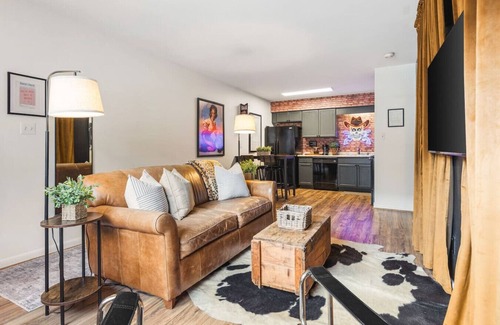 Music Row Condo | Cozy Condo by Music Row - Walk to Restaurants, Bars & Music