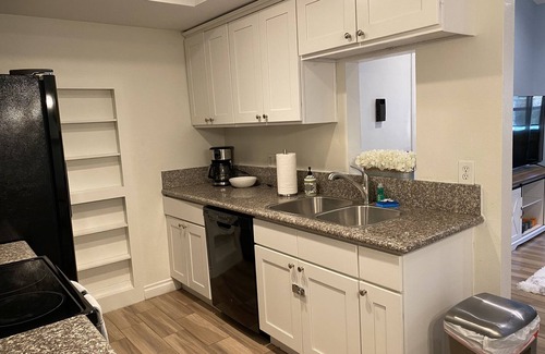 Lake Forest Condo | Cozy Condo,CAL KING BED,Jacuzzi,Pool