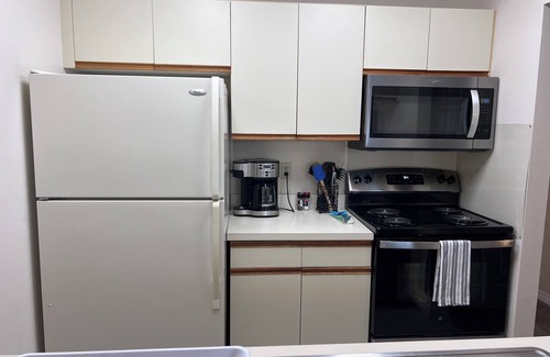 Bayshore Gardens Condo | Cozy Condo close to IMG, SCF and beaches
