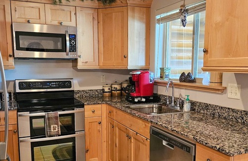 Pinedale Condo | Cozy Condo in a Great Location!