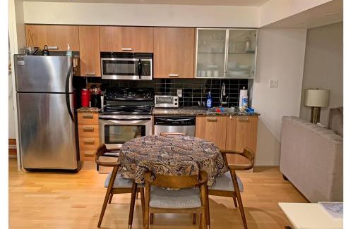 Bay Cloverhill Apartment | Cozy Condo in Centre of Downtown Toronto