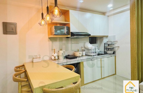 Caloocan Condo | Cozy Condo in Fairview/North Caloocan with WiFi, AC, Netflix, YouTube
