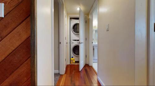 Mammoth Lakes Apartment | Cozy Condo in Mammoth with 2 parking spots! Ski,Snowboard, Ice skate!