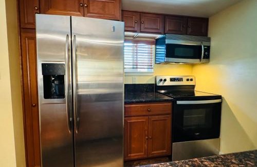 Mammoth Lakes Apartment | Cozy Condo in Mammoth with 2 parking spots! Ski,Snowboard, Ice skate!