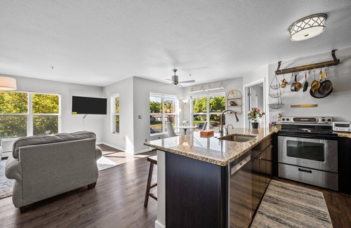 Parkside Condo | Cozy Condo in North Boulder - Rooftop Patio/Views - 30+ Day