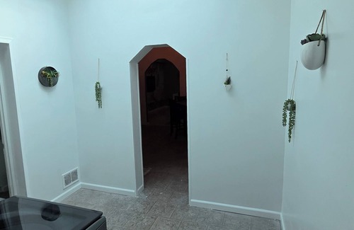 Downtown Richmond Apartment | Cozy condo in Shockoe Bottom with bars and restaurants at the doorsteps. n