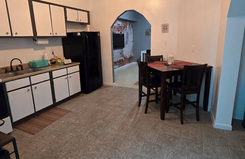 Downtown Richmond Apartment | Cozy condo in Shockoe Bottom with bars and restaurants at the doorsteps. n