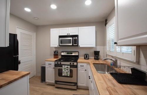 Royal Oak Apartment | Cozy Condo in the Heart of Royal Oak
