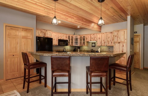 Old Town Condo | Cozy Condo less than 5 min Shuttle to Gondola
