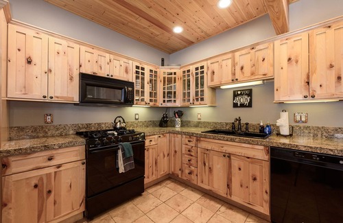Old Town Condo | Cozy Condo less than 5 min Shuttle to Gondola