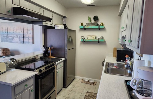 North Carolina Coast Condo | Cozy condo located one block from Carolina Beach and Freeman Park.