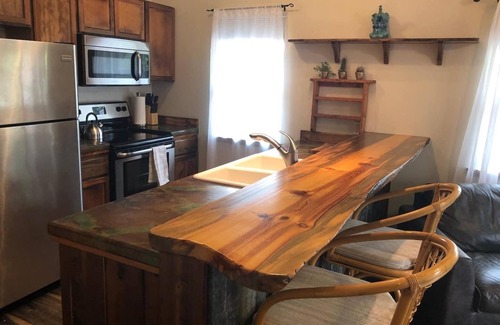 River Road Condo | Cozy condo located in central Missoula on the Milwaukee Path bike trail.