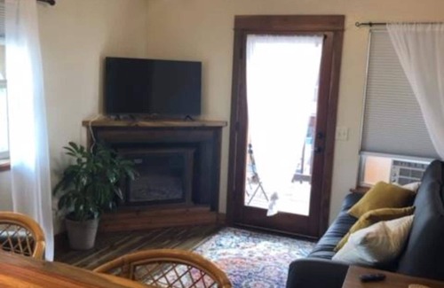 River Road Condo | Cozy condo located in central Missoula on the Milwaukee Path bike trail.