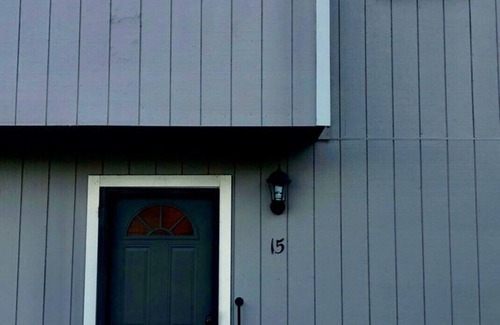Grass Valley Condo | COZY condo located on Mill St. in downtown historic Grass Valley.