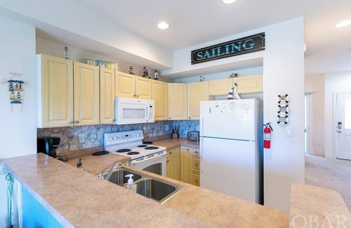 Bermuda Bay Condo | Cozy condo near the beach