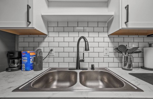 Wyandotte Condo | Cozy Condo Near Downtown!