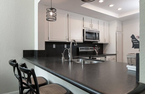 Willow Glen Condo | Cozy condo near downtown Campbell - like a birdhouse!