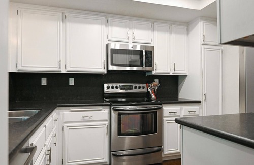 Willow Glen Condo | Cozy condo near downtown Campbell - like a birdhouse!