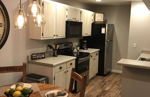 Woodlands Village Condo | Cozy Condo near NAU!