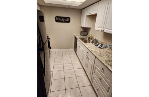 South Main Condo | Cozy condo near NRG stadium and Texas Medical Center