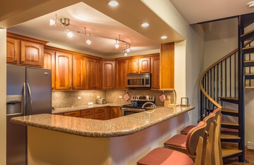 Angel Fire Condo | Cozy Condo near Ski Lifts and Trails with Beautiful Views of Wheeler Peak and Mt. Baldy