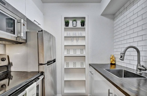 Hyde Park Condo | Cozy Condo near UT/Downtown