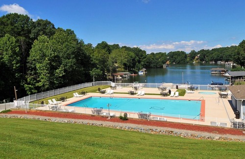 North Shore Condo | Cozy condo on Smith Mountain Lake