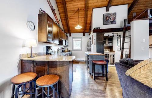 Big Sky Meadow Village Apartment | Cozy Condo Scenic Balcony Adjacent Golf Course