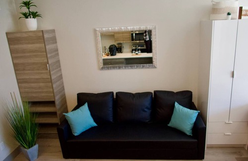 Vernon Condo | Cozy Condo Steps to Lake