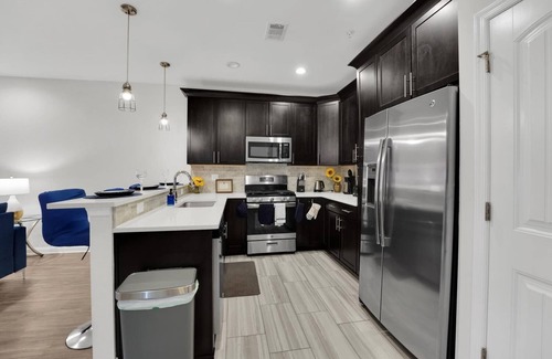 Elizabeth Condo | Cozy Condo @ The Grand