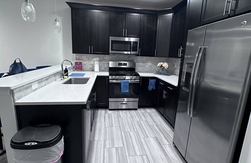 Elizabeth Condo | Cozy Condo @ The Grand