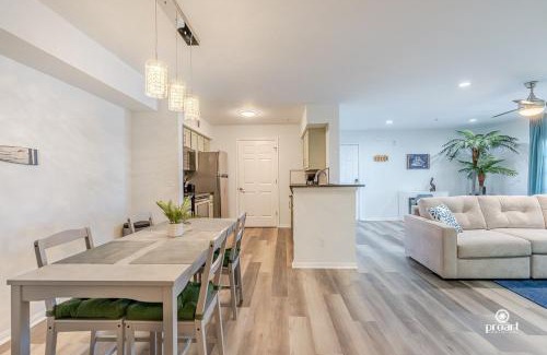 Indian Bayou Apartment | Cozy Condo Under the Palms