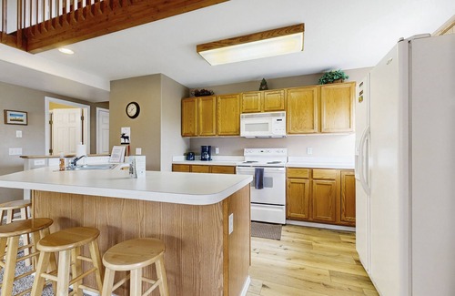 McCall Condo | Cozy condo w/a wood stove, shared hot tub, pools, & tennis - close to downtown