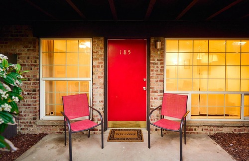 SeaTac Condo | Cozy Condo w/King Bed Near SeaTac Airport
