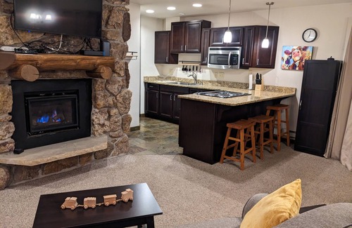 Old Town Condo | Cozy Condo- Walk to WP Resort!