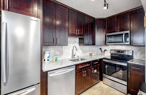 Fort Walton Beach House | Cozy Condo with a Pool, Washer/Dryer, and High-speed WiFi
