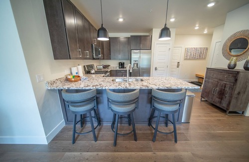 Lakeside Village Condo | Cozy Condo with Fireplace & Breathtaking Views