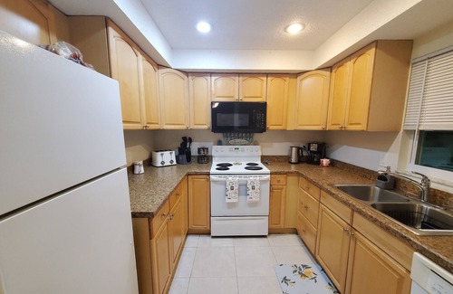 Grove City Condo | Cozy Condo With Heated Pool