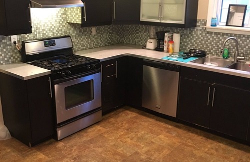 Dearborn Condo | Cozy Condo with Parking