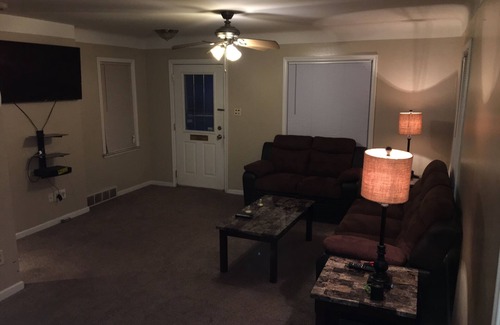 Dearborn Condo | Cozy Condo with Parking