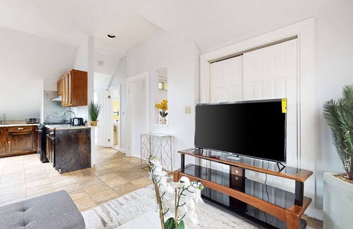 West Street - River Street House | Cozy Condo with Pet-Friendly Vibes, WiFi, Full Kitchen, and a Scenic Balcony