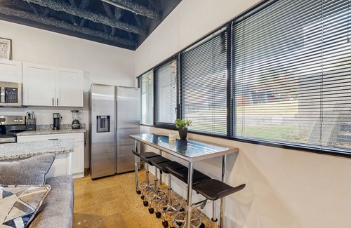 Nashville Condo | Cozy condo with streaming and cable TV, Wi-FI & great location