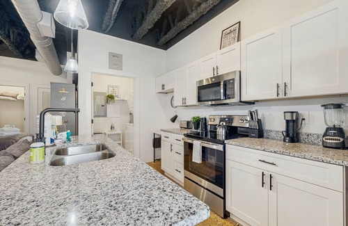Nashville Condo | Cozy condo with streaming and cable TV, Wi-FI & great location
