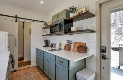 Logan Apartment | Cozy Container Home | Hot tub + Fire pit